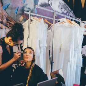 defile-carolineQuesnel2015backstage-coiffure-Beauty-Art_023